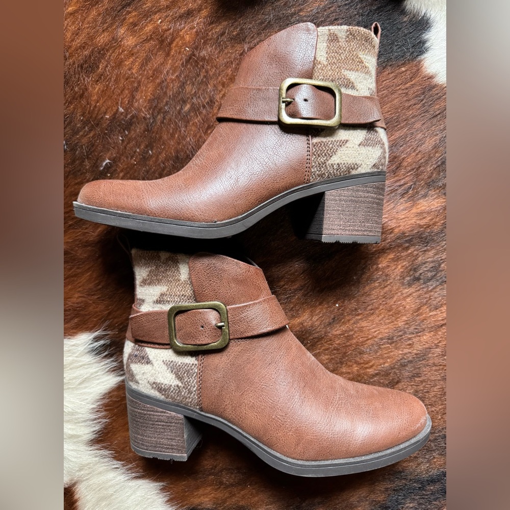 BareTraps Brown and Tan Ankle Boots